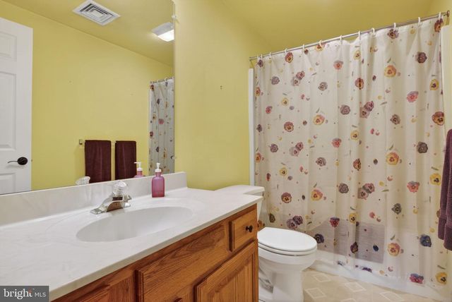 1961 GLENDOWER DR, Lancaster, PA 17601
