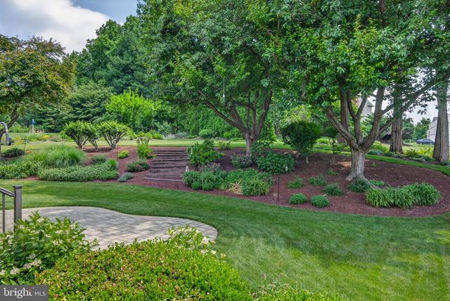 1961 GLENDOWER DR, Lancaster, PA 17601