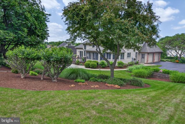 1961 GLENDOWER DR, Lancaster, PA 17601