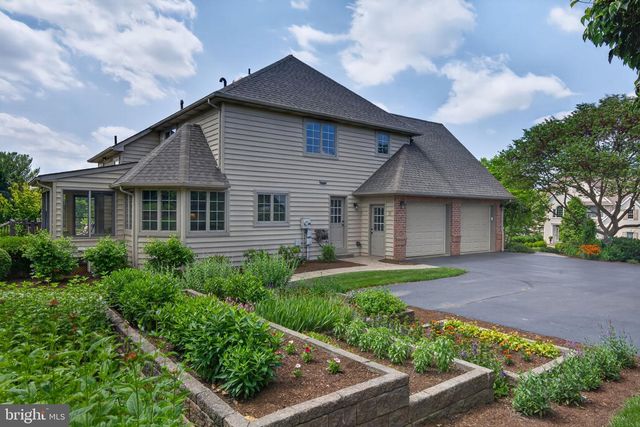 1961 GLENDOWER DR, Lancaster, PA 17601