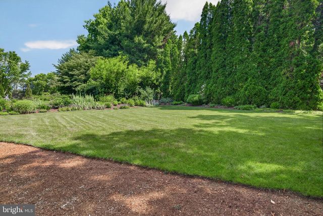 1961 GLENDOWER DR, Lancaster, PA 17601