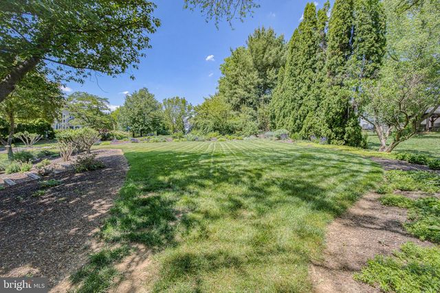 1961 GLENDOWER DR, Lancaster, PA 17601