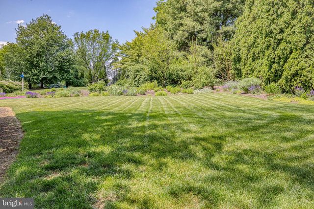 1961 GLENDOWER DR, Lancaster, PA 17601