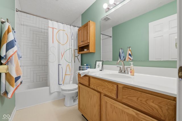 5348 Creekbend Drive, Carmel, IN 46033