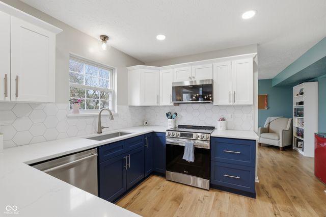 5348 Creekbend Drive, Carmel, IN 46033