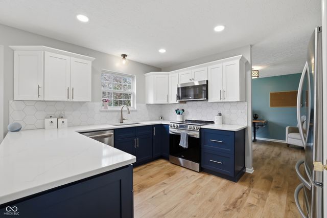 5348 Creekbend Drive, Carmel, IN 46033