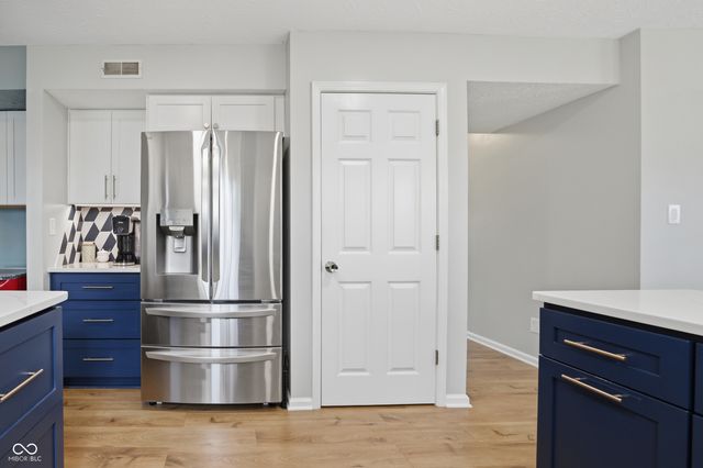 5348 Creekbend Drive, Carmel, IN 46033