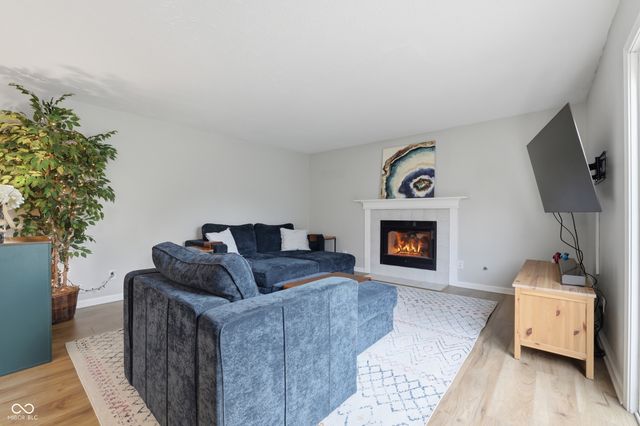 5348 Creekbend Drive, Carmel, IN 46033