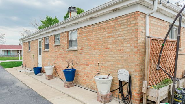 7848 Meade Avenue, Burbank, IL 60459