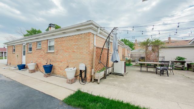 7848 Meade Avenue, Burbank, IL 60459