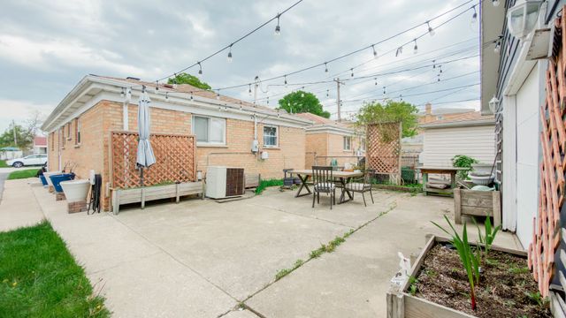 7848 Meade Avenue, Burbank, IL 60459