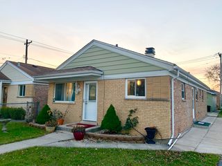 7848 Meade Avenue, Burbank, IL 60459