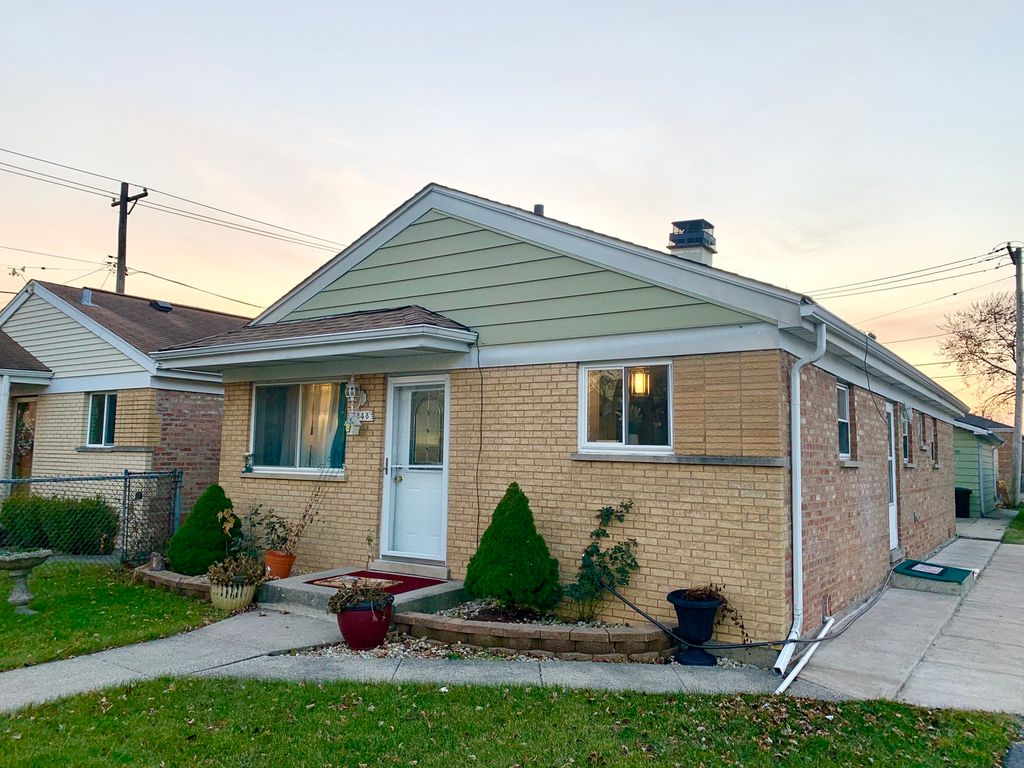 7848 Meade Avenue, Burbank, IL 60459