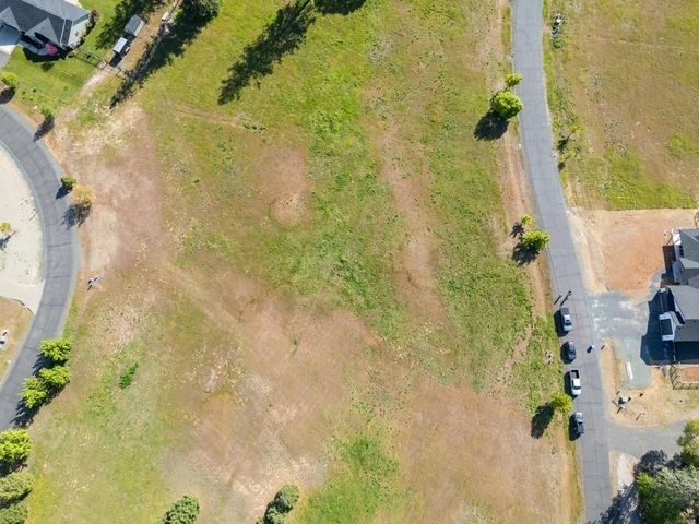 568 E Forks Circle, Cave Junction, OR 97523