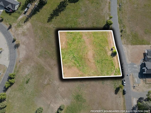 568 E Forks Circle, Cave Junction, OR 97523