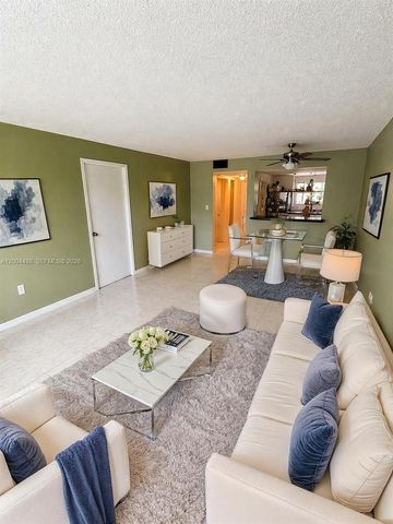 8421 Lagos De Campo Blvd 301T, Tamarac, FL 33321