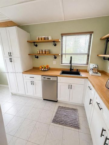 8421 Lagos De Campo Blvd 301T, Tamarac, FL 33321