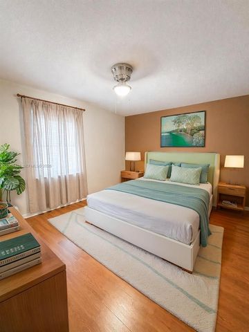 8421 Lagos De Campo Blvd 301T, Tamarac, FL 33321