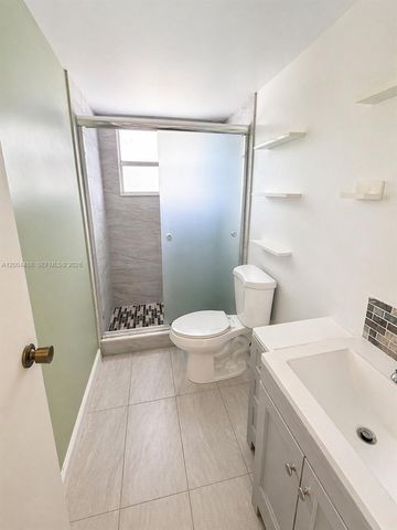 8421 Lagos De Campo Blvd 301T, Tamarac, FL 33321