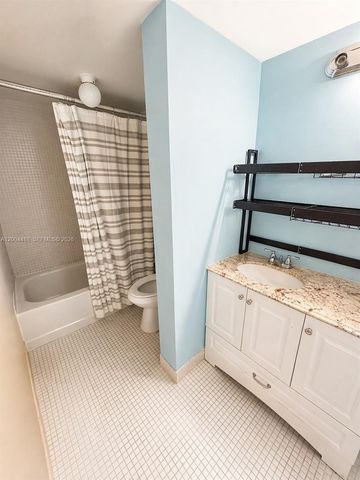 8421 Lagos De Campo Blvd 301T, Tamarac, FL 33321