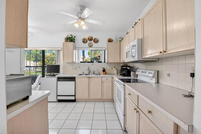 3281 Jog Park Drive, Greenacres, FL 33467