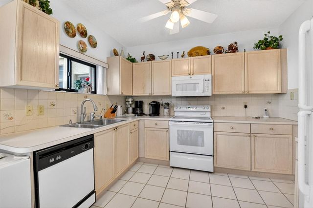 3281 Jog Park Drive, Greenacres, FL 33467