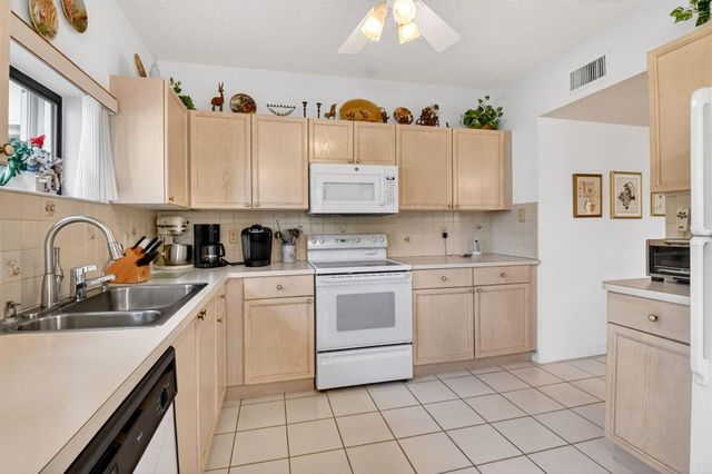 3281 Jog Park Drive, Greenacres, FL 33467