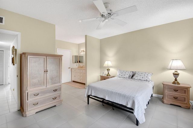 3281 Jog Park Drive, Greenacres, FL 33467