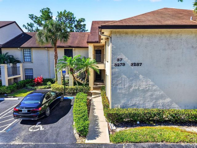 3281 Jog Park Drive, Greenacres, FL 33467