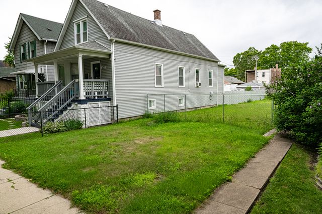 7816 S Marquette Avenue, Chicago, IL 60649