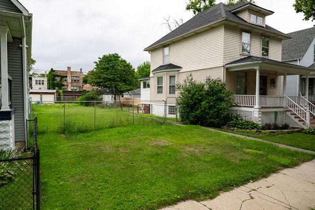 7816 S Marquette Avenue, Chicago, IL 60649