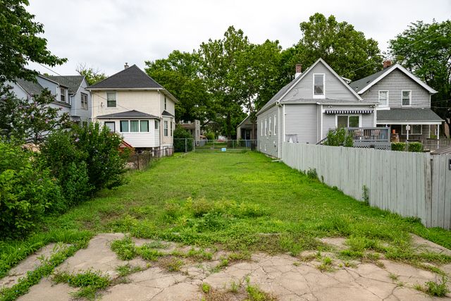 7816 S Marquette Avenue, Chicago, IL 60649