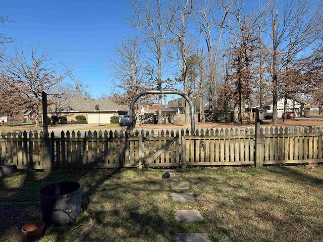 1325 Homestead, White Hall, AR 71602