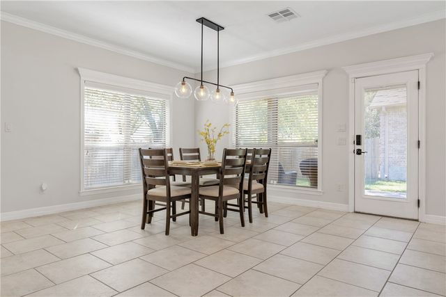 1742 Creekside Circle, College Station, TX 77845