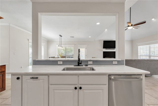 1742 Creekside Circle, College Station, TX 77845