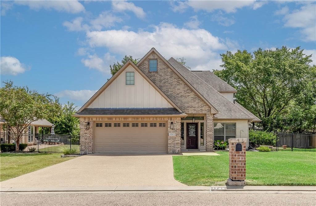 1742 Creekside Circle, College Station, TX 77845
