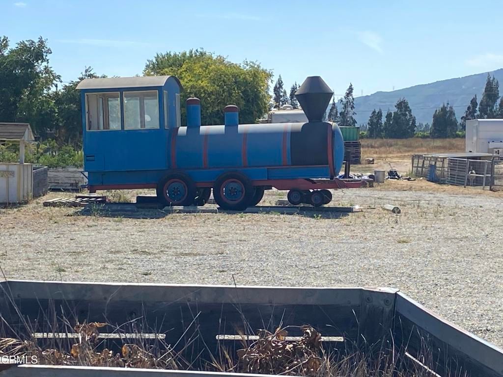 Image 6 of property listing at 3851 Pacific Avenue, Fillmore, CA 93015