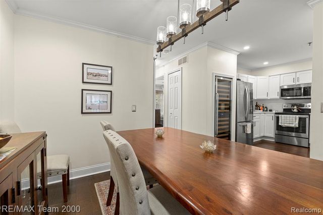 23 W Village Lane 51R, Dearborn, MI 48124