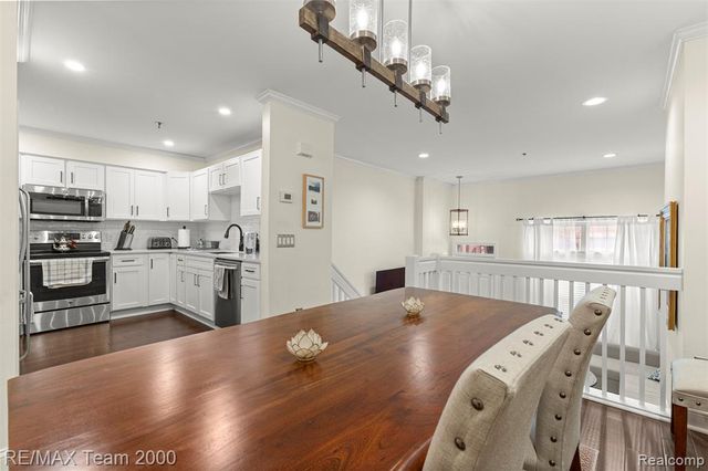 23 W Village Lane 51R, Dearborn, MI 48124