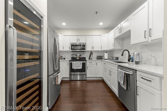 23 W Village Lane 51R, Dearborn, MI 48124