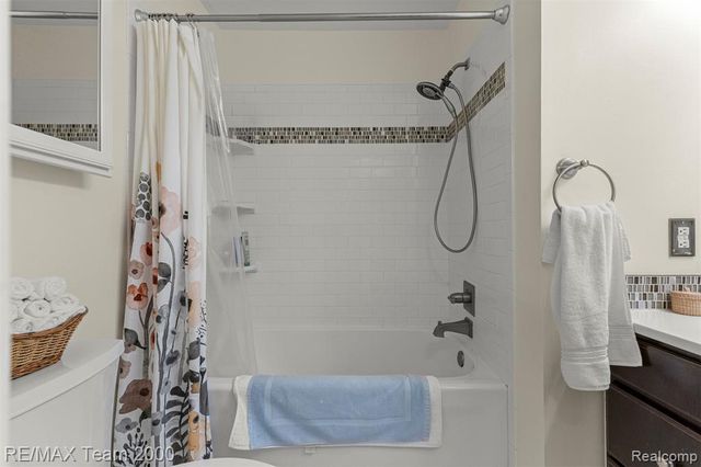 23 W Village Lane 51R, Dearborn, MI 48124