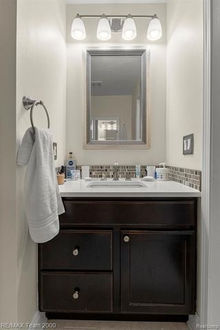 23 W Village Lane 51R, Dearborn, MI 48124