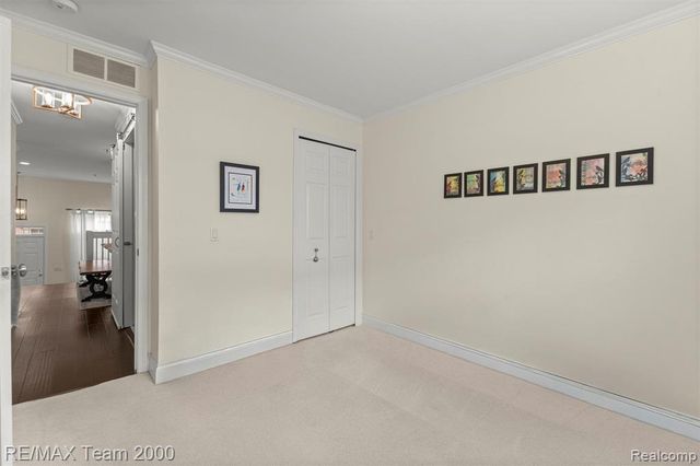 23 W Village Lane 51R, Dearborn, MI 48124