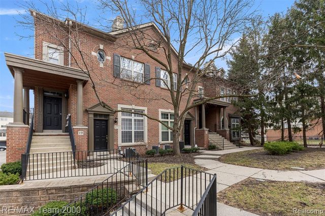 23 W Village Lane 51R, Dearborn, MI 48124