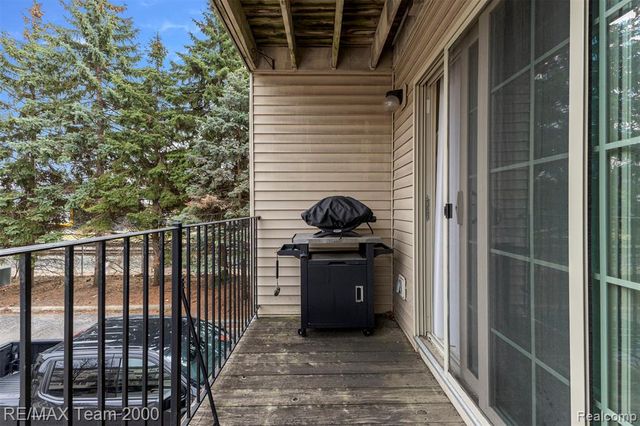 23 W Village Lane 51R, Dearborn, MI 48124