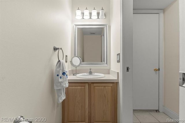 23 W Village Lane 51R, Dearborn, MI 48124