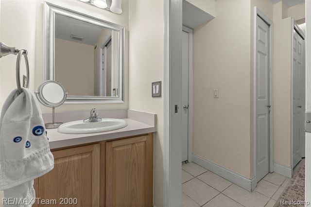 23 W Village Lane 51R, Dearborn, MI 48124