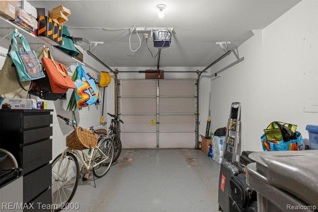 23 W Village Lane 51R, Dearborn, MI 48124