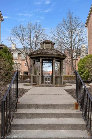 23 W Village Lane 51R, Dearborn, MI 48124