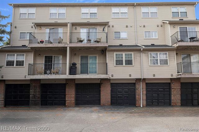 23 W Village Lane 51R, Dearborn, MI 48124